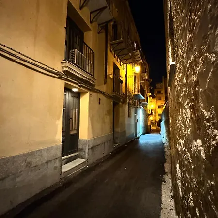 Апартаменты 90 Steps From The Cathedral *